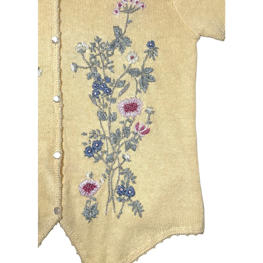 Vintage Floral Embroidered Button Down Knit Top Yellow Granny Cottagecore Dainty - Picture 4 of 11